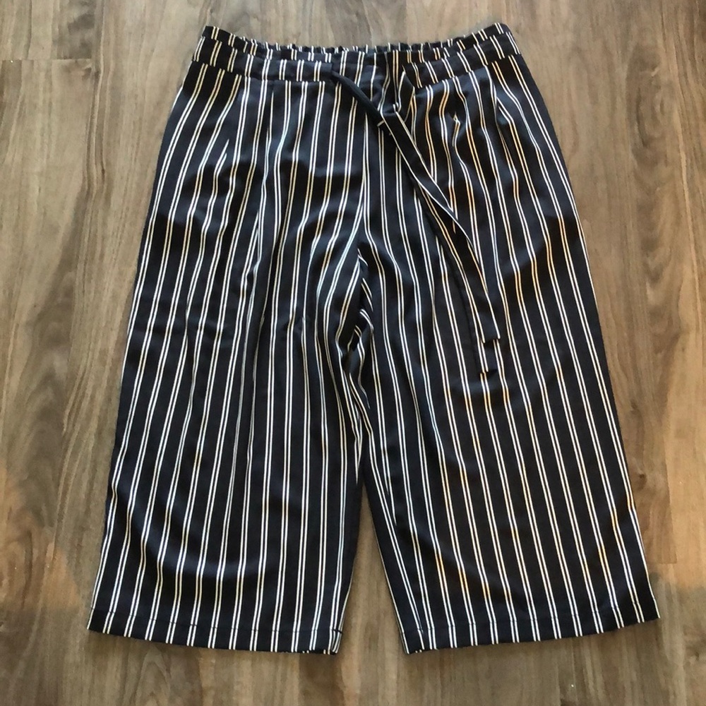 Tie Front Black/White Striped Cropped Pants